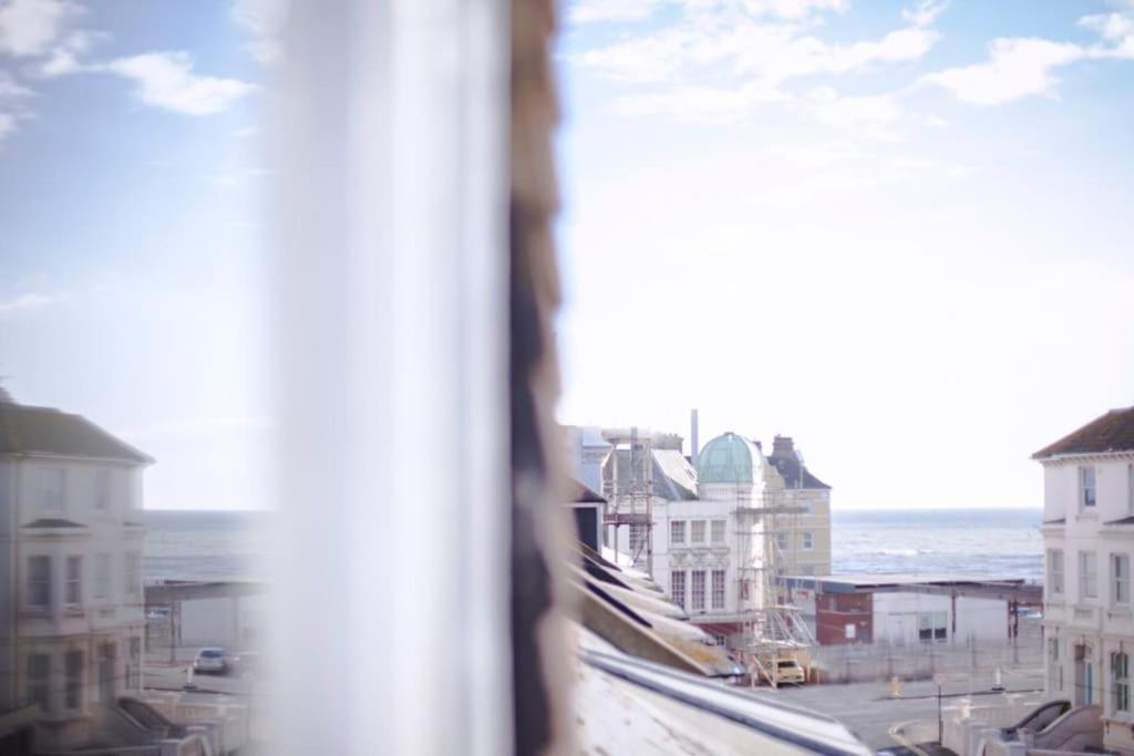 Sunny Seaside Sanctuary - Two Bedroom Apartment Brighton Exterior photo
